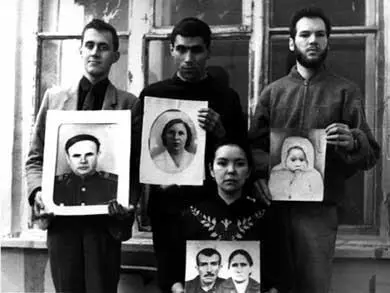 Стоят слева направо ВЛисовский АТерОганян ВКошляков На переднем плане - фото 62