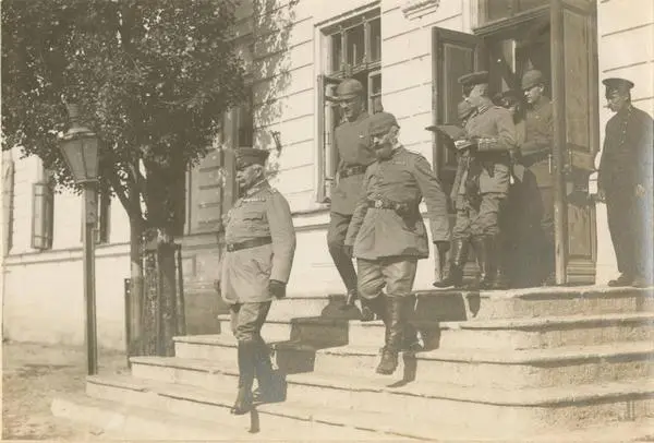 Рис 2 Ген Р Кош с офицерами его штаба Крым 1918 г Рис 3 Германские - фото 2