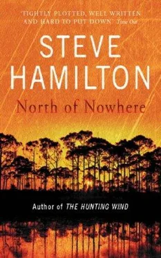 Steve Hamilton North of Nowhere обложка книги