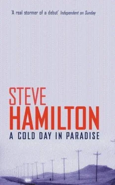 Steve Hamilton A Cold Day in Paradise обложка книги