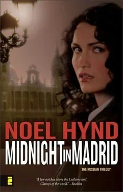 Noel Hynd Midnight in Madrid обложка книги