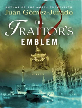 Juan Gomez-Jurado The Traitor's emblem обложка книги