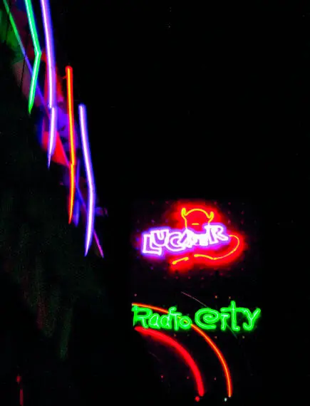 Вывеска Lucifer club Адрес7613 Thanon Silom Soi Patpong 1 ПроездBTS - фото 285