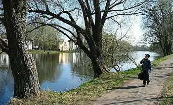19б Современный вид на реку Перерытицу с Соборной Стороны Вдали - фото 41