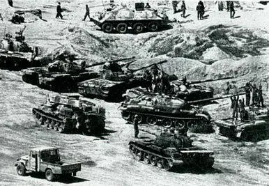 Танки советского производства Т55 и Т62 во время боевых действий между - фото 178