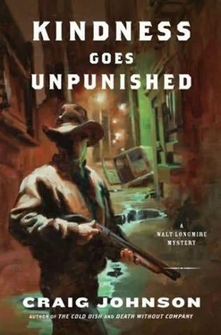 Craig Johnson Kindness Goes Unpunished обложка книги