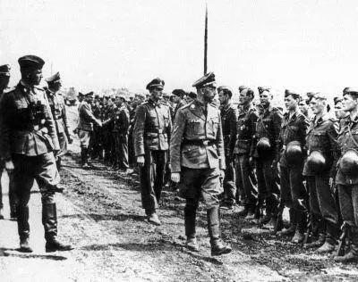 Г Гиммлер Смотр войск перед вторжением 5 июня1941 года Состоялось совещание - фото 19