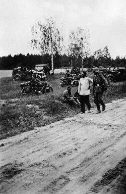 Сопровождение пленного Я И Джугашвили И Мехлис доложил Начальник - фото 57