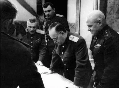 Координатор действий фронтов 9 июля Жуков приехал в штаб Брянского фронта - фото 63
