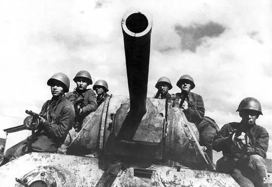 Советский танковый десант 1942 г район Харькова Все бойцы вооружены - фото 8