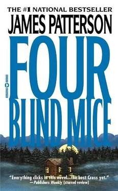 Patterson, James Alex Cross 8 - Four Blind Mice обложка книги