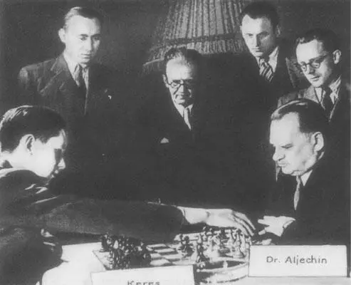 Турнир в Праге 1943 года партия Алехин Керес Уход из жизни Первый - фото 7