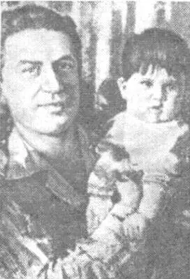 Яков Джугашвили с дочерью Галей 1940 год 1938 год Анну Сергеевну приговорили - фото 13
