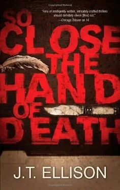 J. Ellison So Close the Hand of Death обложка книги