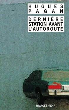 Hugues Pagan Dernière station avant l'autoroute обложка книги