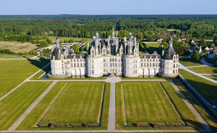 The lawns of Château de Chambord in the Loire Valley King François I built it - фото 6