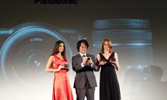 Одно из главных преимуществ Lumix DMCGF3 размеры и вес Лёгкий алюминиевый - фото 20