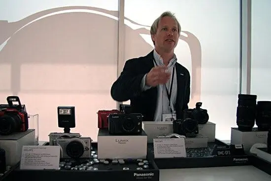 Одно из главных преимуществ Lumix DMCGF3 размеры и вес Лёгкий алюминиевый - фото 21