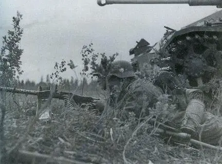 Немецкий пулеметный расчет 1942 г Фото Гудлаха Просека Эрика Беженцы - фото 16