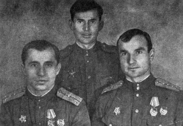 Слева направо ИЕ Русанов И Брусянин ТА Саевич Слева направо штурман - фото 23