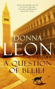 Donna Leon A Question of Belief обложка книги
