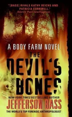 Jefferson Bass The Devil's Bones обложка книги