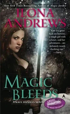 Ilona Andrews Magic Bleeds обложка книги