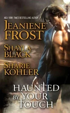 Jeaniene Frost Haunted by Your Touch обложка книги