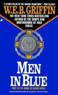 W.E.B Griffin Men In Blue обложка книги