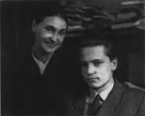 С матерью во Львове 1956 год В Берлине на практике Карлсхорст 1958 год С - фото 5