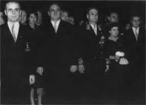 Прием в посольстве СССР 1962 г Слева направо премьерминистр ГДР В Штоф - фото 17