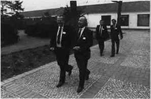 Ю А Квицинский и Пипер председатель правления концерна Зальцгиттер 1981 год - фото 32