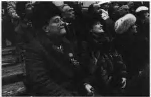 На карнавальном шествии в Оффенбурге 1987 год На спасательном крейсере в - фото 49