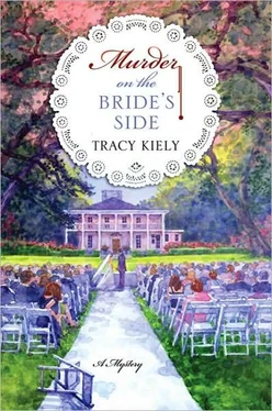 Tracy Kiely Murder on the Bride’s Side обложка книги