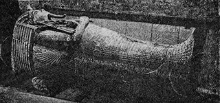 Но главная историческая и художественная ценность заключается в самой гробнице - фото 59
