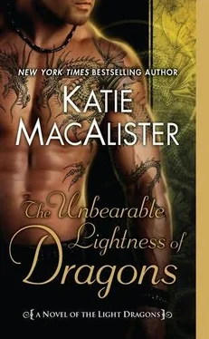 Katie MacAlister The Unbearable Lightness of Dragons обложка книги