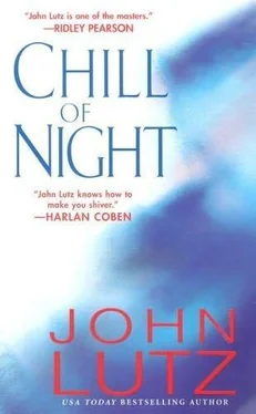 John Lutz Chill of Night обложка книги
