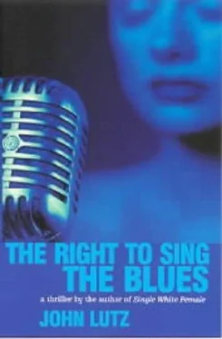 John Lutz The right to sing the blues обложка книги