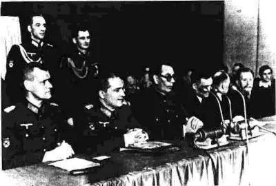Сидят слева направо члены КОНР начальник штаба Вооруженных Сил КОНР - фото 14