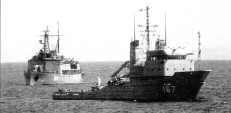 Буксир американских ВМФ Наррангасет и советский ПСКР Имени XXV съезда КПСС - фото 54