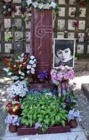 Накануне своего 50летия Майя была очень подавлена голос стал звучать хуже - фото 9