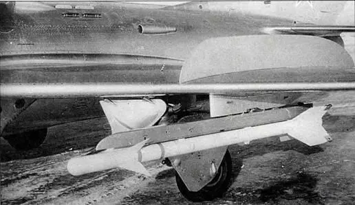 Ракета К13 под крылом самолета МиГ19С во время испытаний В декабре 1958 года - фото 27