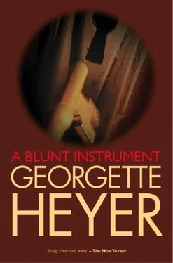 Джорджетт Хейер A Blunt Instrument обложка книги