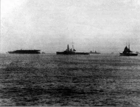 Авианосец Akagi во время маневров Японского флота В центре линкор Kongo По - фото 12