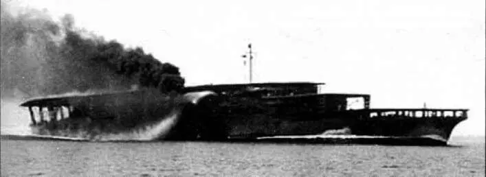 Раскочегаривание котлов на авианосце Akagi Черный дым выходит из - фото 20