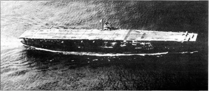 Авианосец Akagi во время подготовки к удару по ПёрлХарбору 1941 г - фото 25