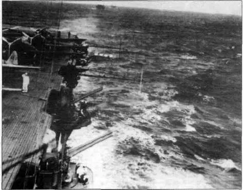 Авианосец Akagi Вид на корму перед взлетом ударных самолетов Сомервилл вышел - фото 36