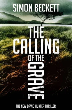 Simon Beckett The Calling Of The Grave обложка книги