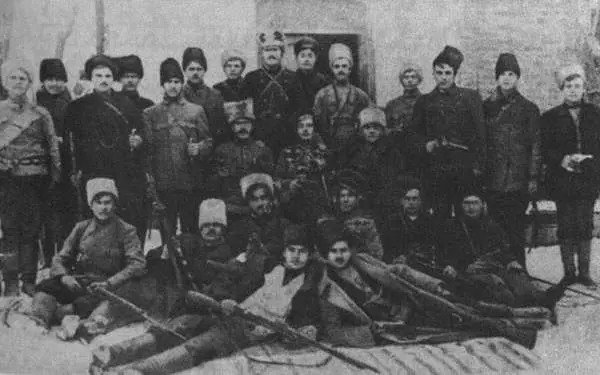 П Ю Дибенко і Н І Махно 1919 р Група командного складу Української - фото 24