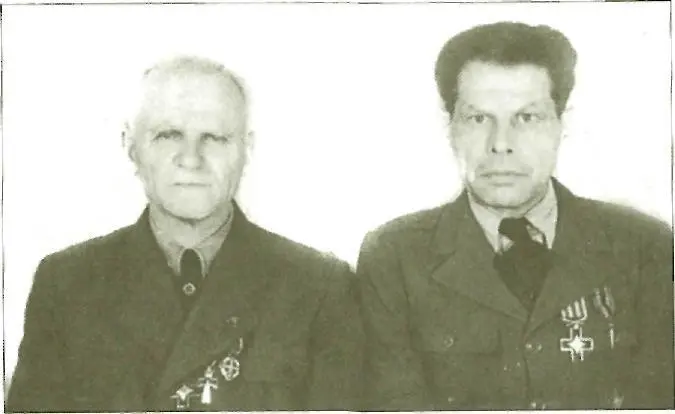 Михайло ОМЕЛЯНОВИЧПАВЛЕНКО та Валентин СІМЯНЦІВ Німеччина 25 квітня 1949 р - фото 128